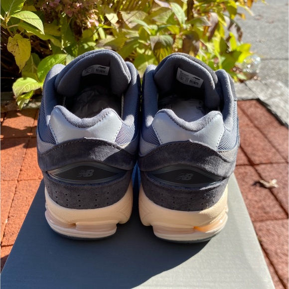 NEW BALANCE 2002R “CREAM/GREY” SIZE 11 - Picture 4 of 5